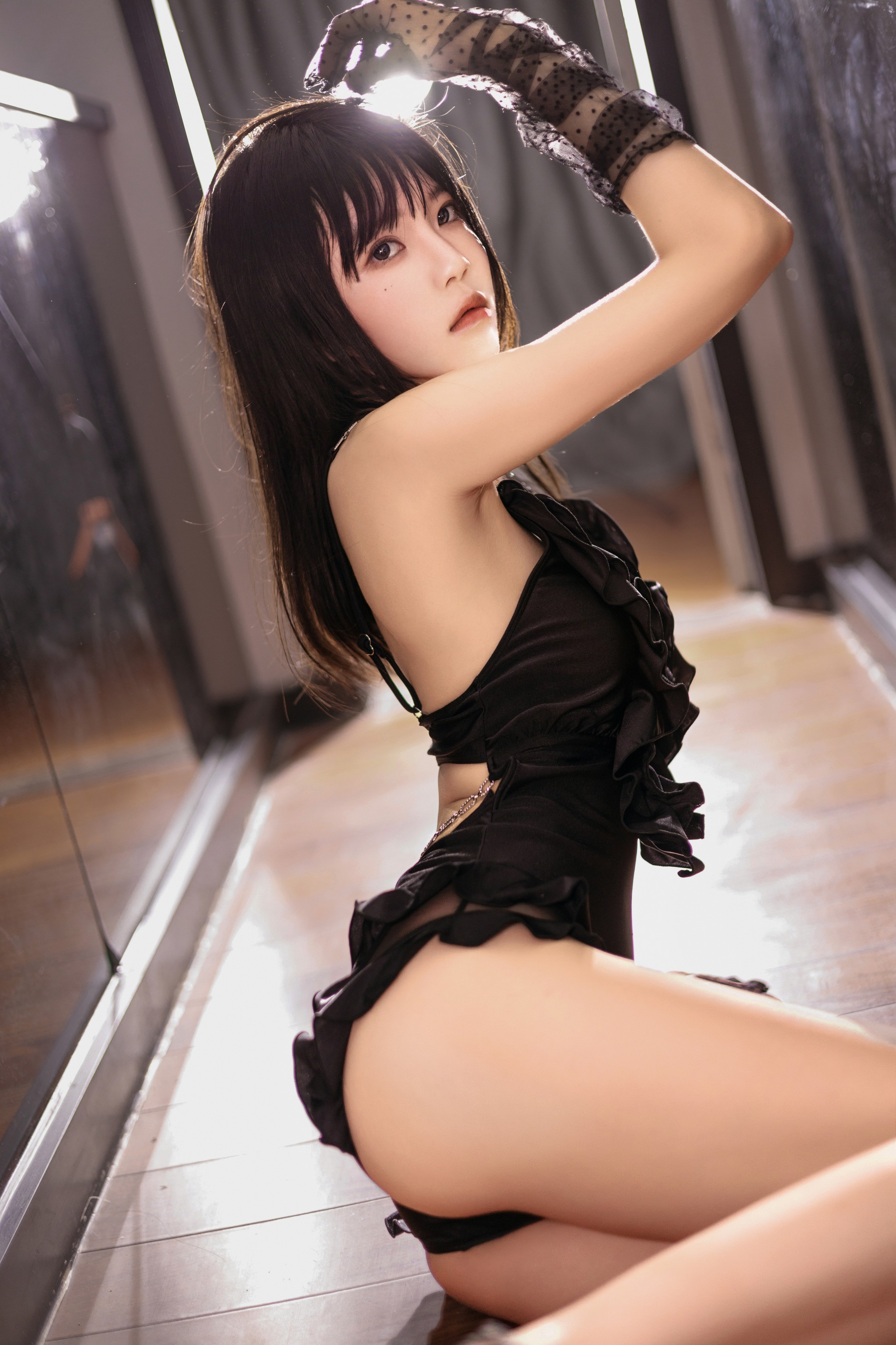 桜桃喵 - NO.177  银色高跟鞋[26P]-XikXak